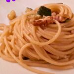 Spaghetti zucchine pancetta e noci