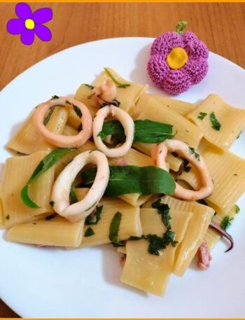 Calamarata con calamari e rucola