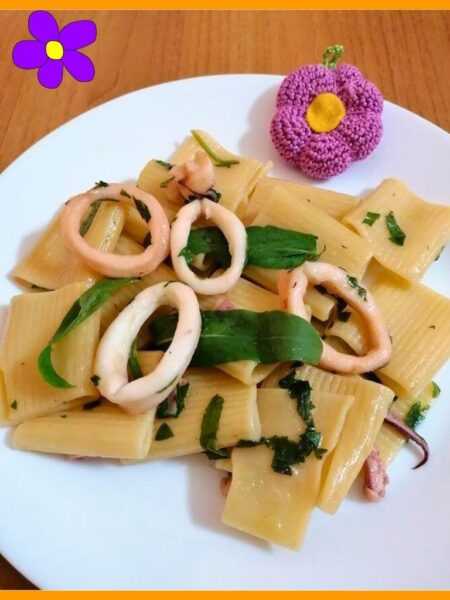 Calamarata con calamari e rucola