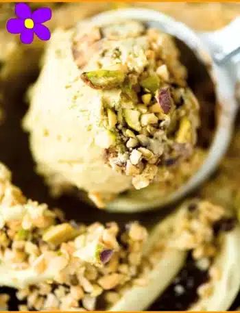 Gelato al pistacchio con gelatiera