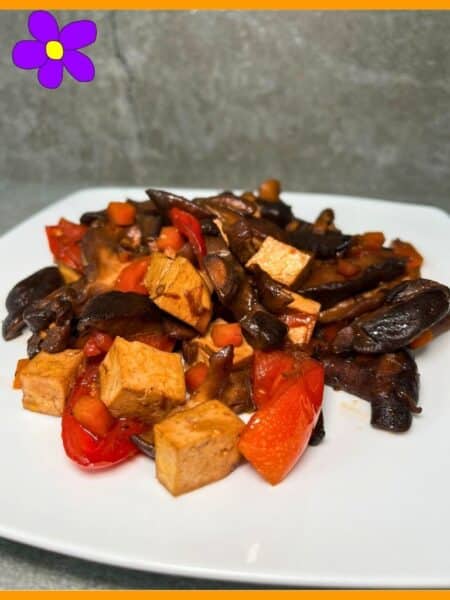 Tofu in padella con funghi shiitake