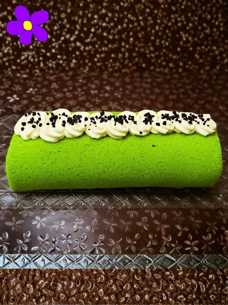 Rotolo dolce alle mandorle con crema di pistacchio