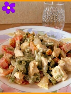 Insalata di verdure e pollo